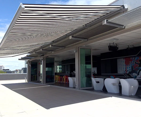 Ozsun-Retractable-Awnings-Folding-Arm-Awnings-Full-Casette-600x500-1